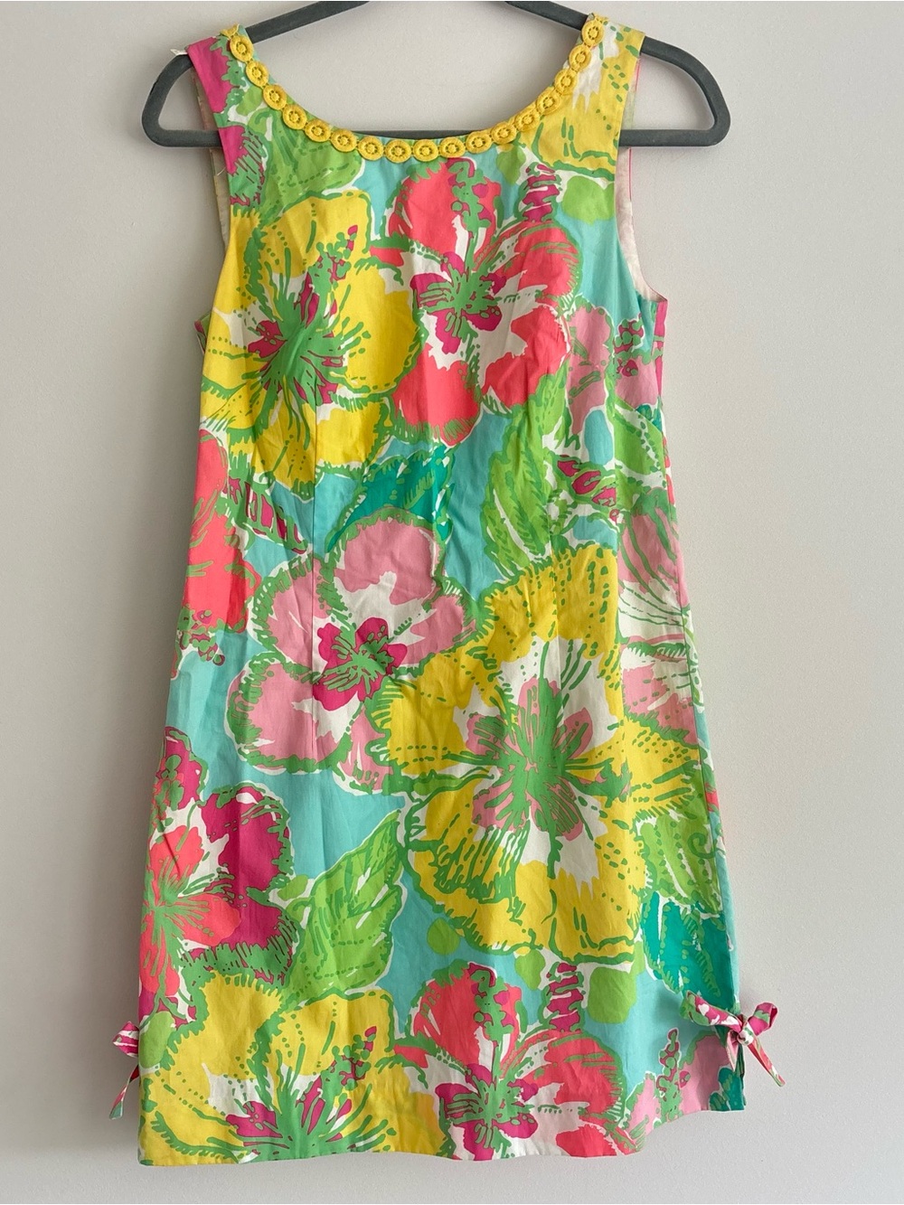Lily Pulitzer delia shift dress in bright floral - Picture 2 of 7